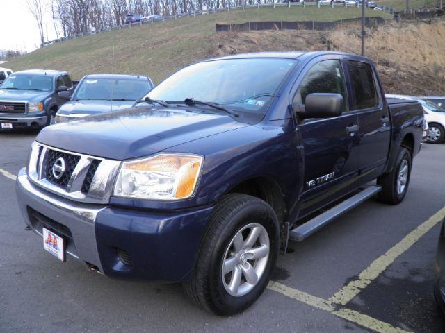 2011 Nissan Titan SV's photo
