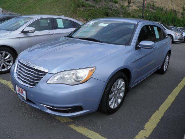 2014 Chrysler 200 Touring's photo