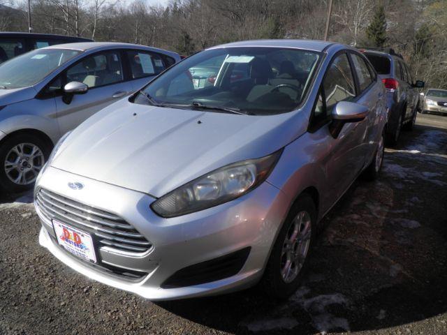 2015 Ford Fiesta SE's photo