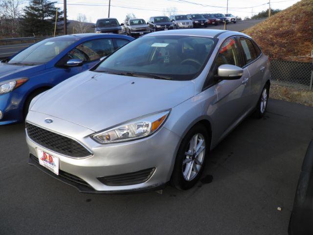 2016 Ford Focus SE's photo