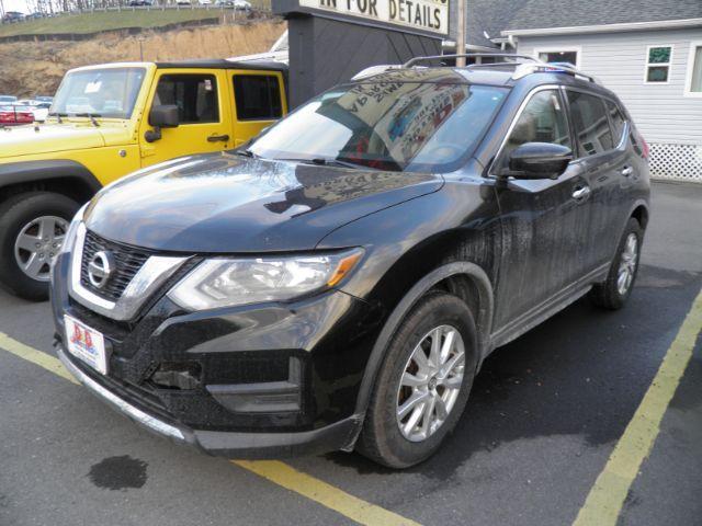 2017 Nissan Rogue SV's photo