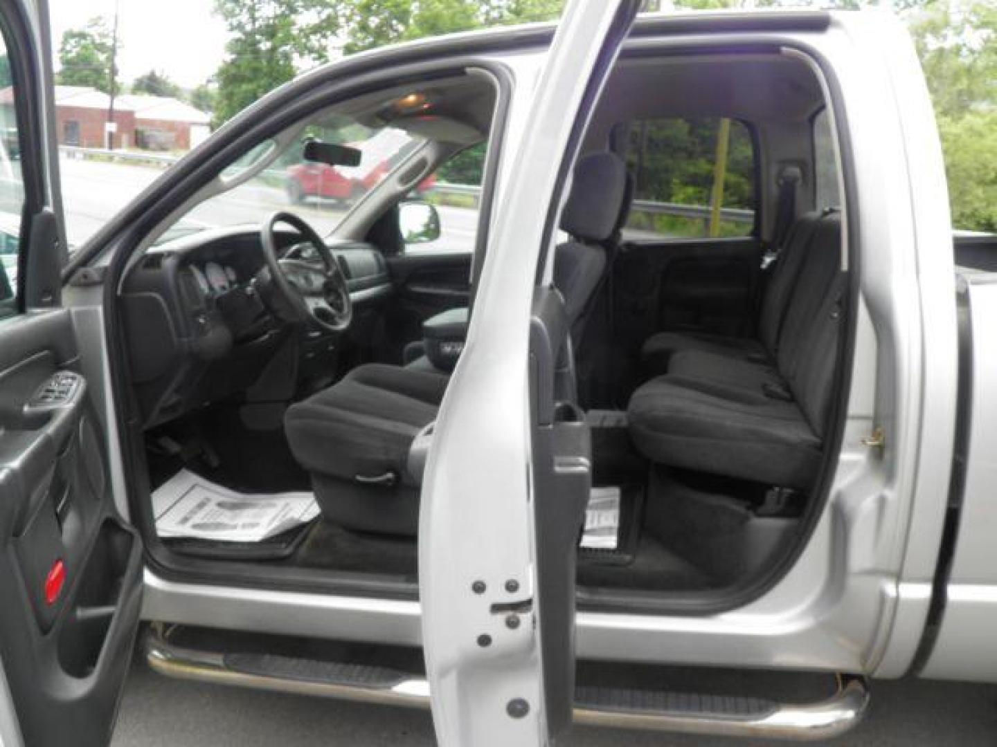 2003 Bright Silver Metallic Dodge Ram 1500 SLT Quad Cab Long Bed 2WD (1D7HA18N03J) with an 4.7 V8 engine, AT transmission, located at 15520 McMullen Hwy SW, Belair, MD, 21502, (301) 729-3700, 39.581375, -78.846451 - Photo#2