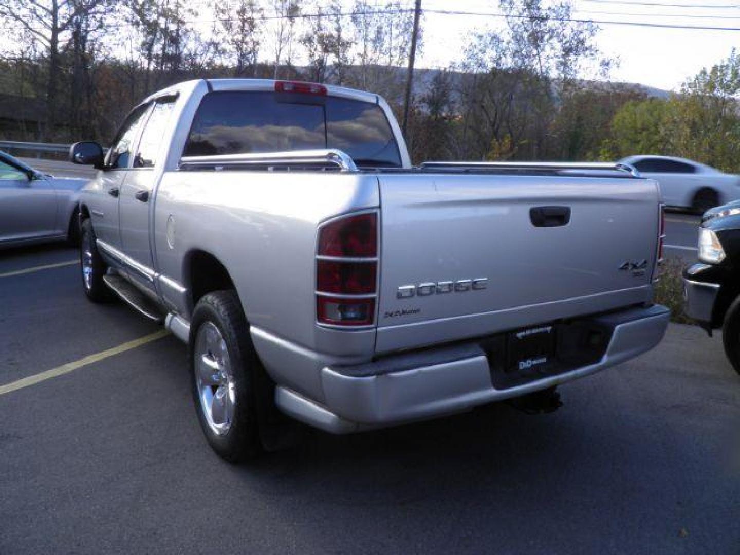 2004 Silver Dodge Ram 1500 SLT/Laramie (1D7HU18D64J) with an 5.7L V8 engine, AT transmission, located at 15520 McMullen Hwy SW, Belair, MD, 21502, (301) 729-3700, 39.581375, -78.846451 - Photo#4