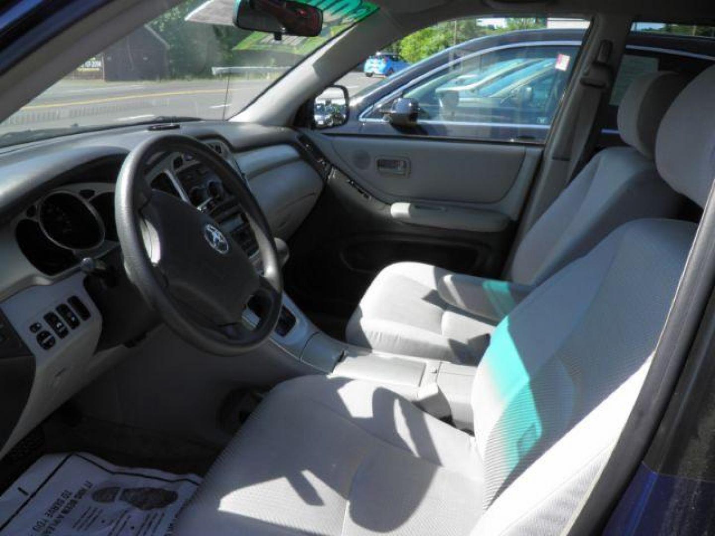2004 BLUE Toyota Highlander V6 4WD (JTEEP21A040) with an 3.3L V6 engine, AT transmission, located at 15520 McMullen Hwy SW, Belair, MD, 21502, (301) 729-3700, 39.581375, -78.846451 - Photo#1