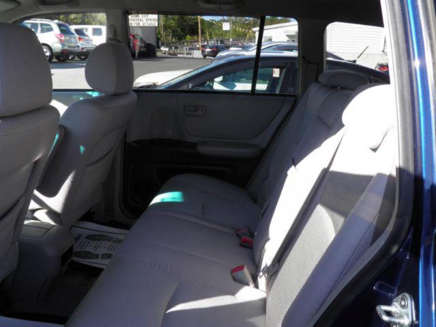 2004 Blue Toyota Highlander V6 4WD (JTEEP21A040) with an 3.3L V6 engine, AT transmission, located at 15520 McMullen Hwy SW, Belair, MD, 21502, (301) 729-3700, 39.581375, -78.846451 - Photo#3