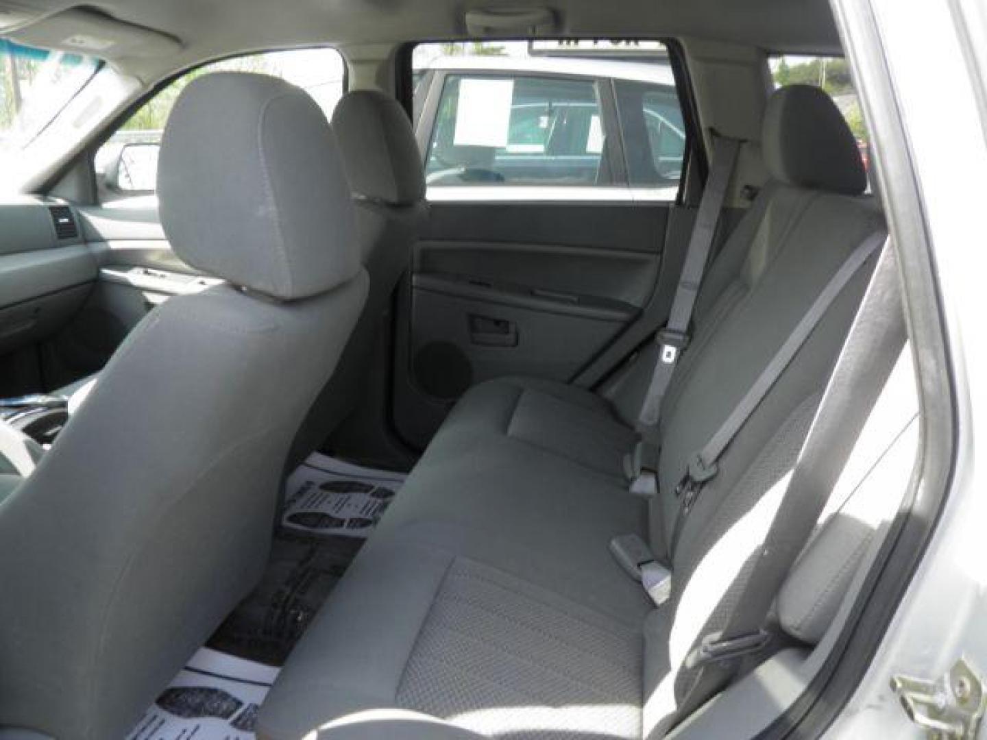 2005 GRAY JEEP GRAND CHEROKEE Laredo 4WD (1J4GR48K45C) with an 3.7L V6 engine, AT transmission, located at 15520 McMullen Hwy SW, Belair, MD, 21502, (301) 729-3700, 39.581375, -78.846451 - Photo#3