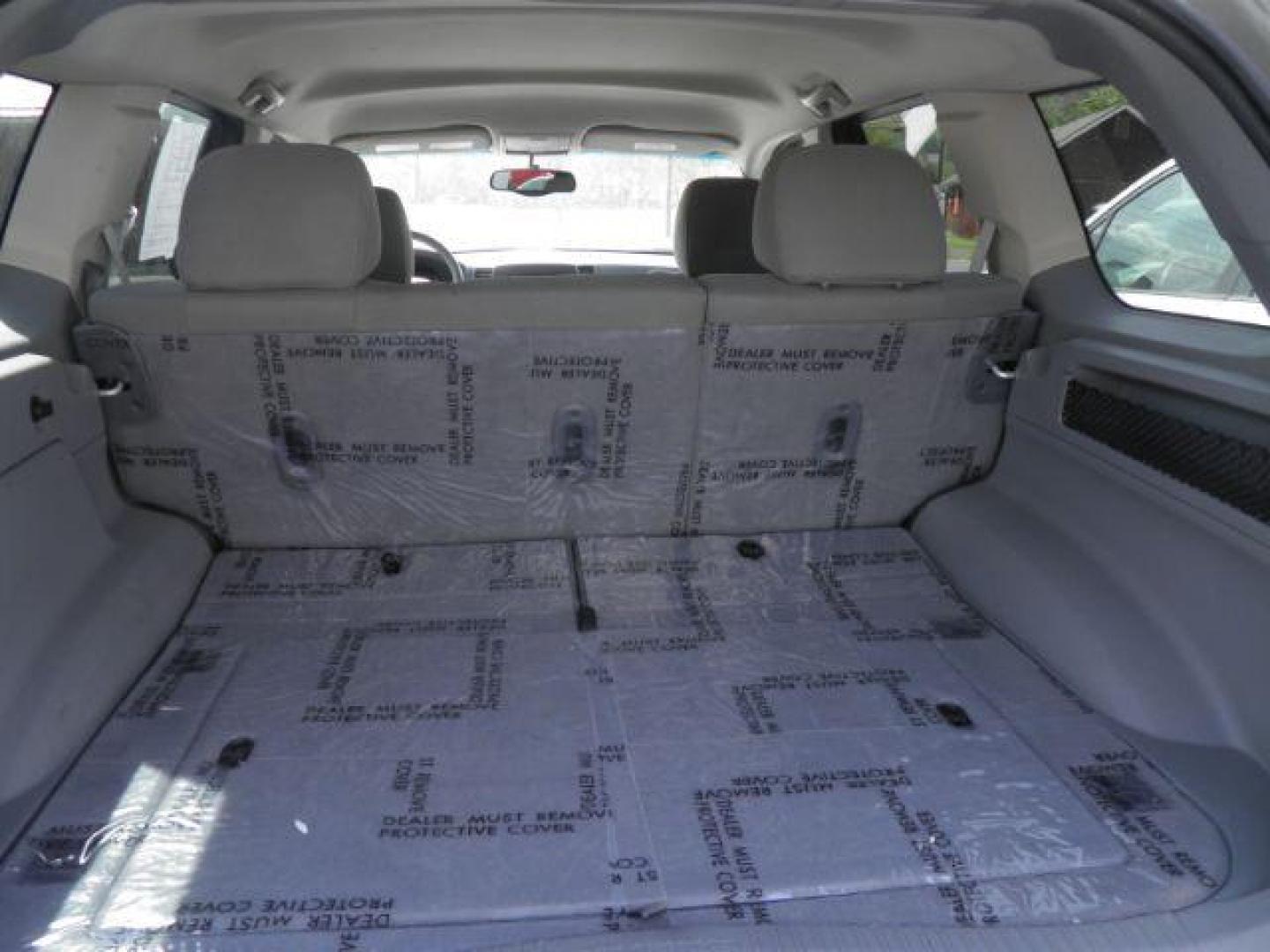 2005 GRAY JEEP GRAND CHEROKEE Laredo 4WD (1J4GR48K45C) with an 3.7L V6 engine, AT transmission, located at 15520 McMullen Hwy SW, Belair, MD, 21502, (301) 729-3700, 39.581375, -78.846451 - Photo#4