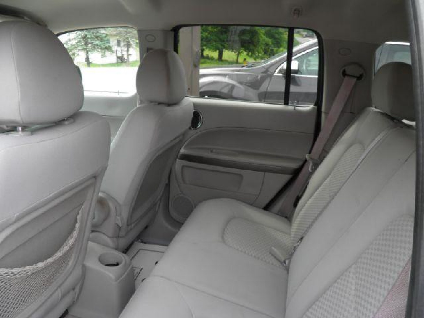 2006 SILVER Chevrolet HHR LT (3GNDA23P06S) with an 2.4L L4 engine, located at 19521 New George's Creek Rd SW, Barton, MD, 21521, (301) 463-2404, 39.524323, -79.017906- Photo#3