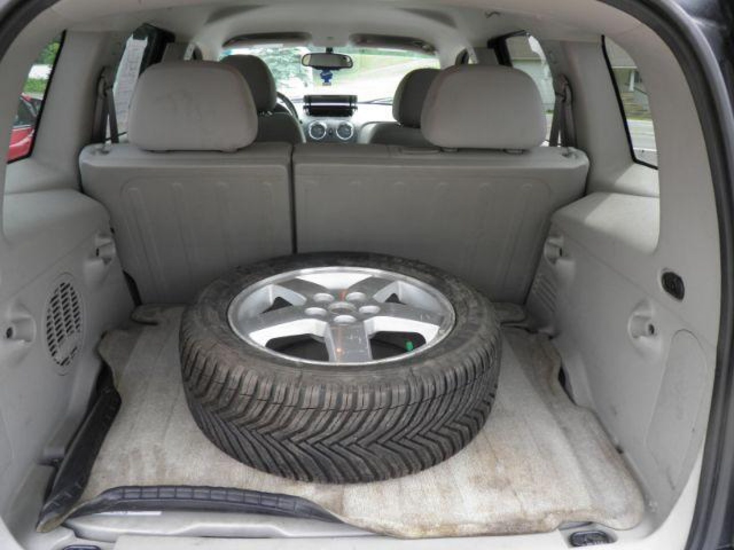2006 SILVER Chevrolet HHR LT (3GNDA23P06S) with an 2.4L L4 engine, located at 19521 New George's Creek Rd SW, Barton, MD, 21521, (301) 463-2404, 39.524323, -79.017906- Photo#4