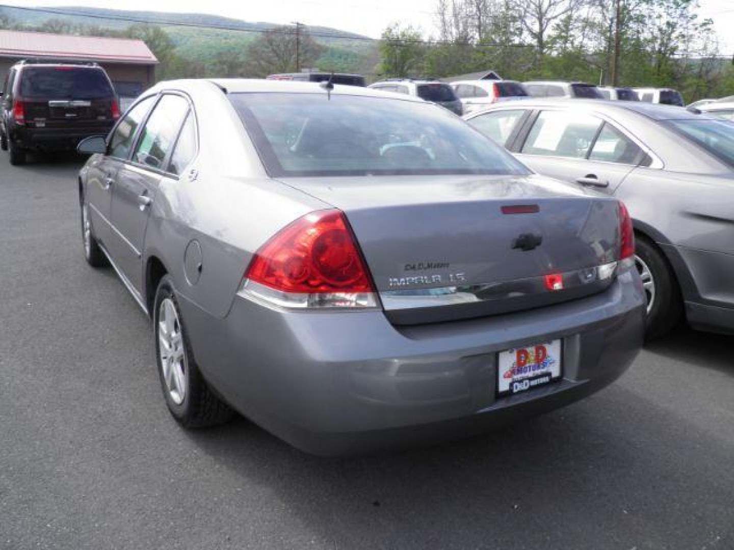 2006 GRAY Chevrolet Impala LS (2G1WB58K269) with an 3.5L V6 engine, AT transmission, located at 15520 McMullen Hwy SW, Belair, MD, 21502, (301) 729-3700, 39.581375, -78.846451 - Photo#4