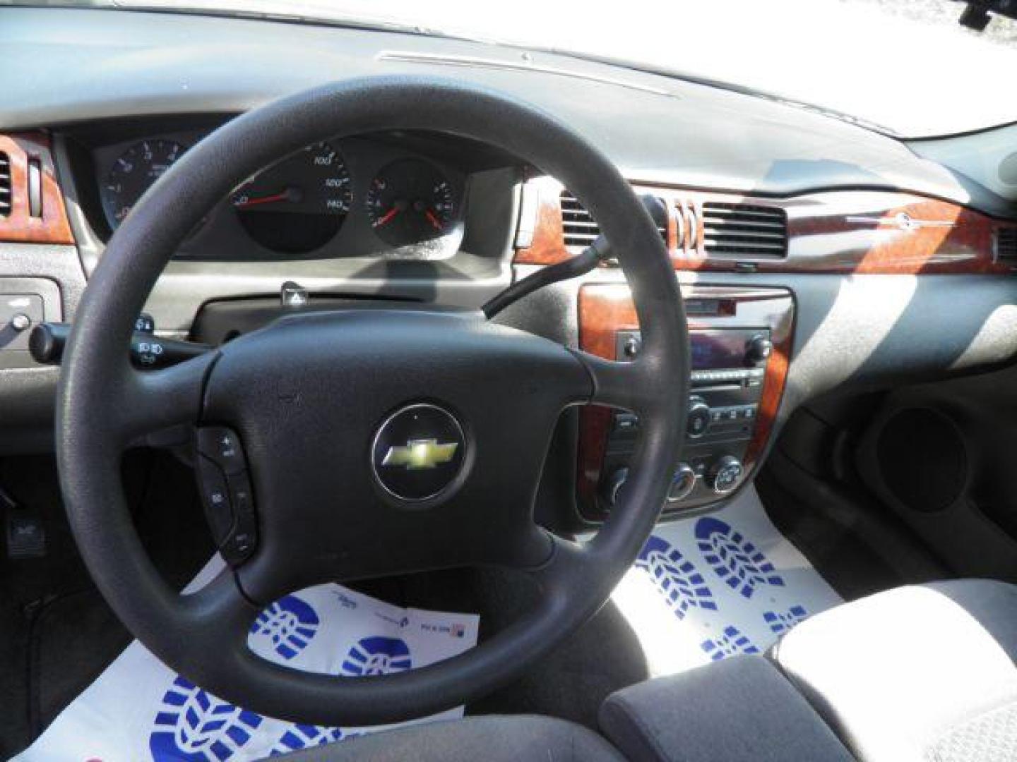 2006 GRAY Chevrolet Impala LS (2G1WB58K269) with an 3.5L V6 engine, AT transmission, located at 15520 McMullen Hwy SW, Belair, MD, 21502, (301) 729-3700, 39.581375, -78.846451 - Photo#2