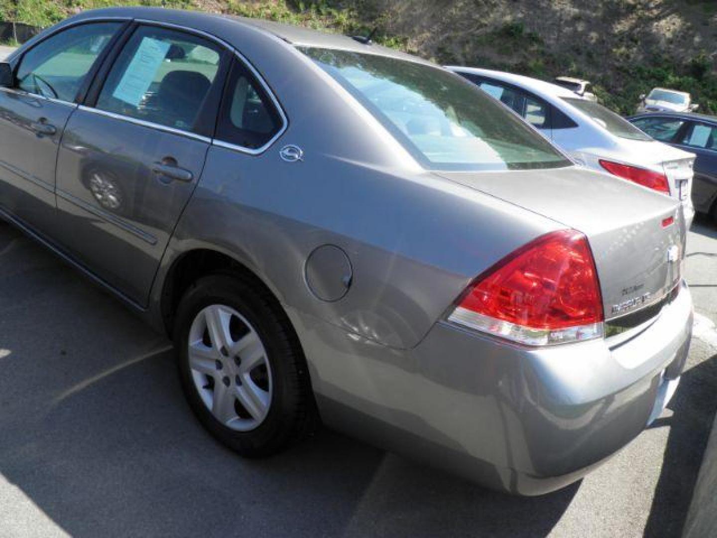 2006 GRAY Chevrolet Impala LS (2G1WB58K269) with an 3.5L V6 engine, AT transmission, located at 15520 McMullen Hwy SW, Belair, MD, 21502, (301) 729-3700, 39.581375, -78.846451 - Photo#4