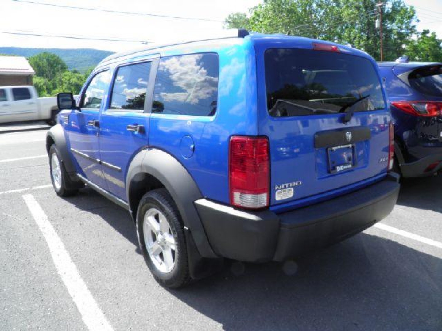 2007 BLUE Dodge Nitro SXT (1D8GU28K87W) with an 3.7L V6 engine, AT transmission, located at 15520 McMullen Hwy SW, Belair, MD, 21502, (301) 729-3700, 39.581375, -78.846451- Photo#5