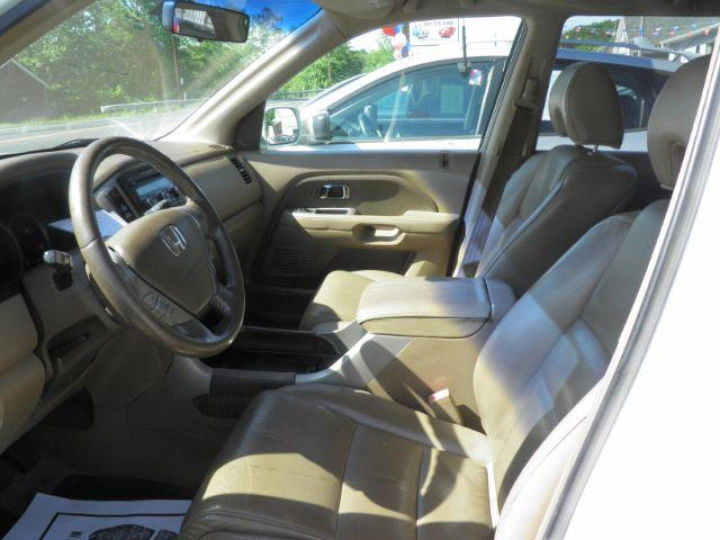 2007 WHITE Honda Pilot EX-L (5FNYF18527B) with an 3.5L V6 engine, AT transmission, located at 19521 New George's Creek Rd SW, Barton, MD, 21521, (301) 463-2404, 39.524323, -79.017906 - Photo#1