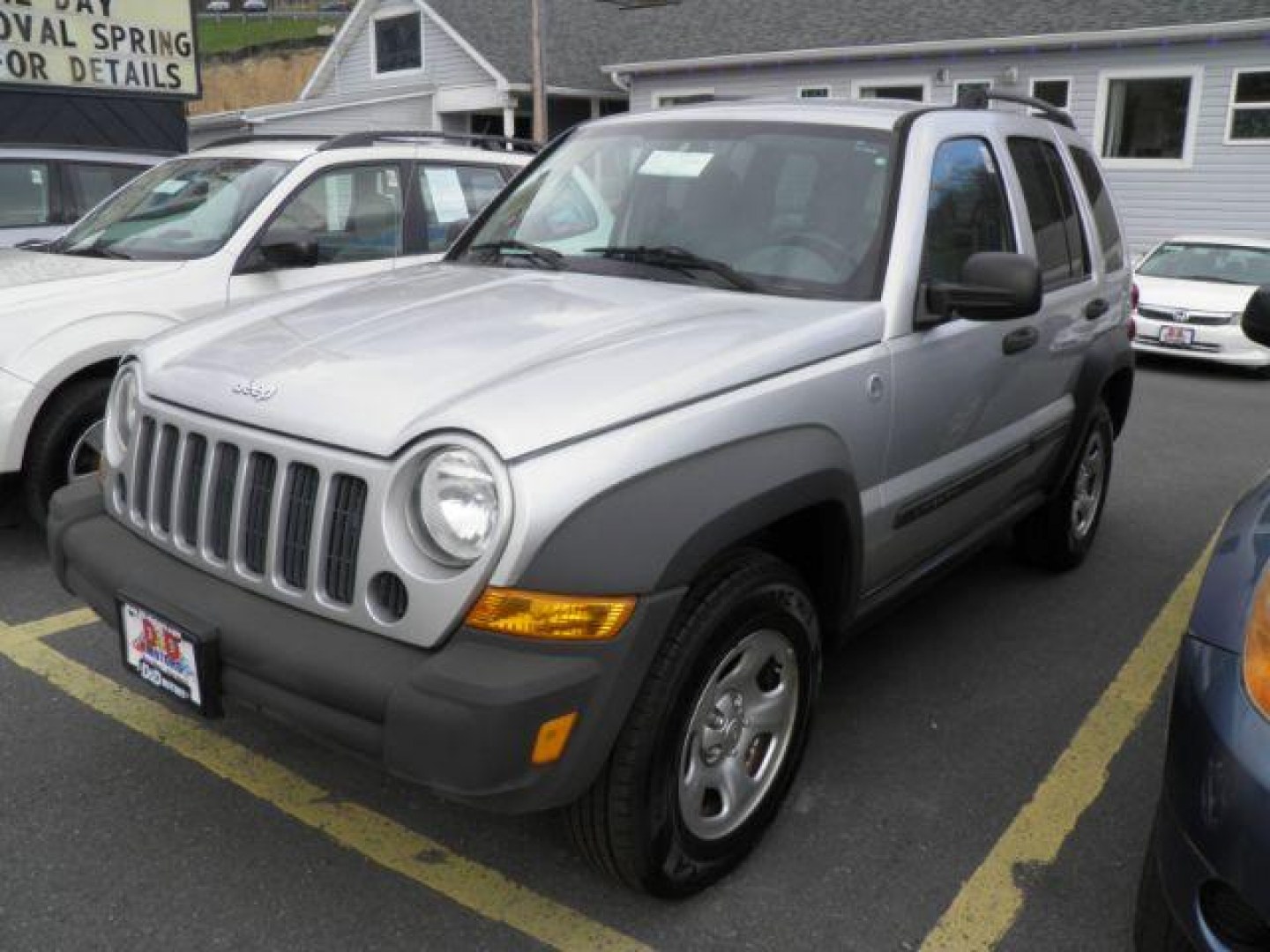 2007 Silver Jeep Liberty Sport 4WD (1J4GL48K47W) with an 3.7L V6 engine, 5/SP transmission, located at 15520 McMullen Hwy SW, Belair, MD, 21502, (301) 729-3700, 39.581375, -78.846451 - Photo#0