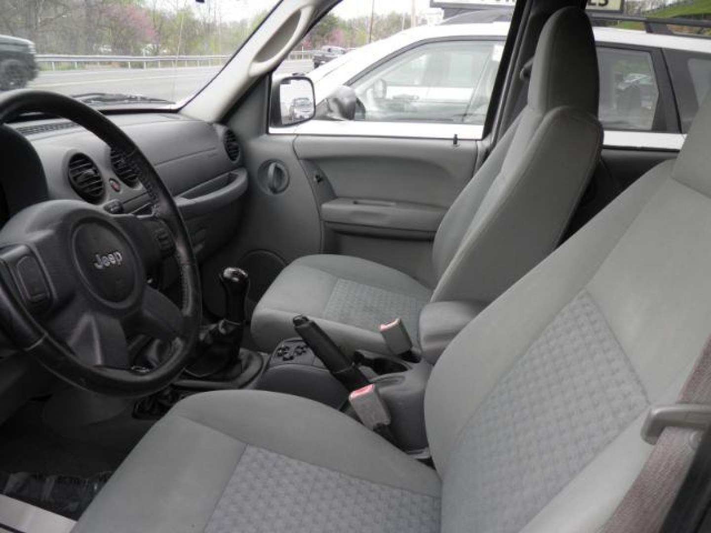 2007 Silver Jeep Liberty Sport 4WD (1J4GL48K47W) with an 3.7L V6 engine, 5/SP transmission, located at 15520 McMullen Hwy SW, Belair, MD, 21502, (301) 729-3700, 39.581375, -78.846451 - Photo#1