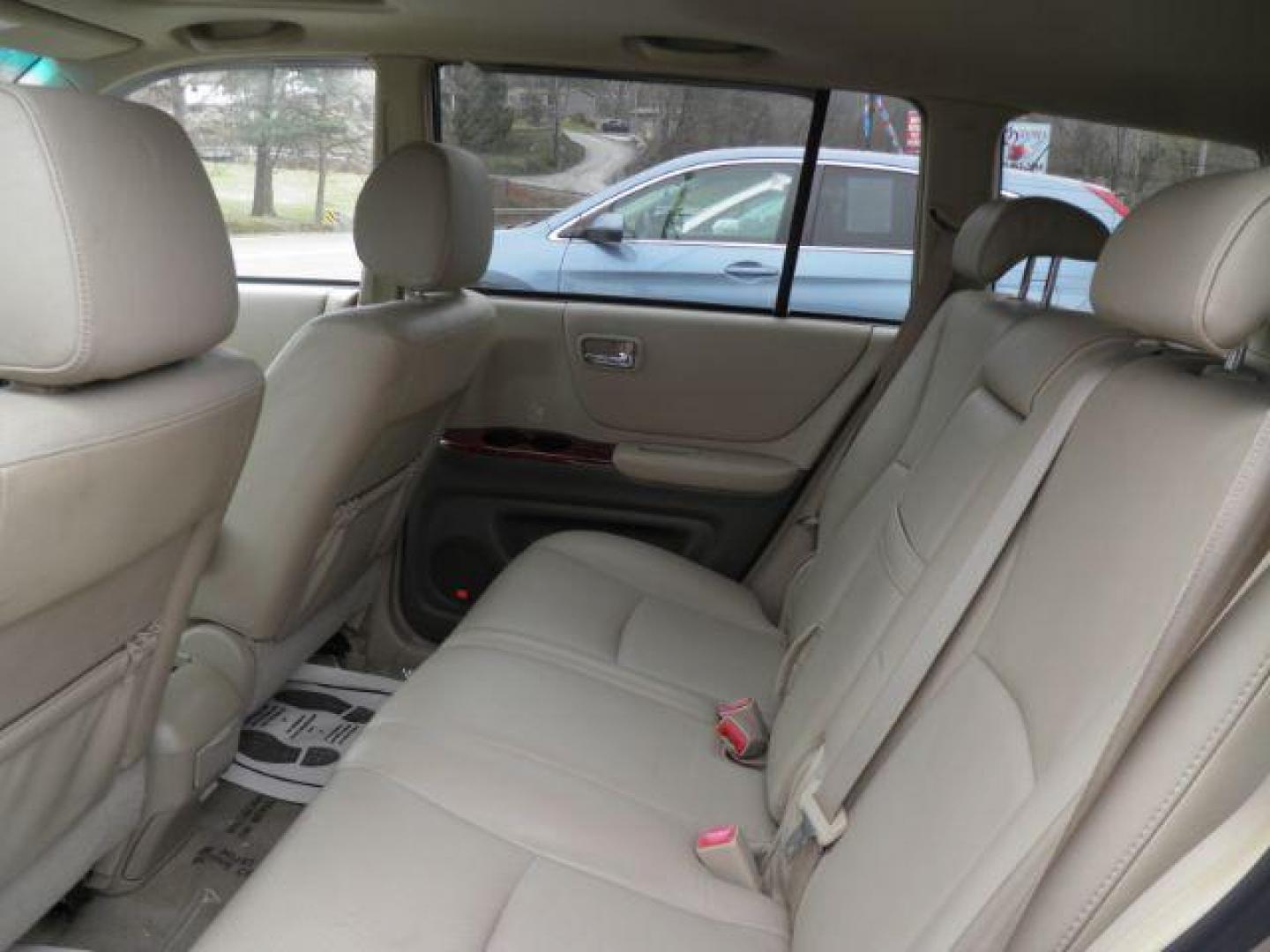 2007 GOLD Toyota Highlander V6 | Sport V6 | Limited V6 (JTEEP21A370) with an 3.3L V6 engine, AT transmission, located at 15520 McMullen Hwy SW, Belair, MD, 21502, (301) 729-3700, 39.581375, -78.846451 - Photo#3