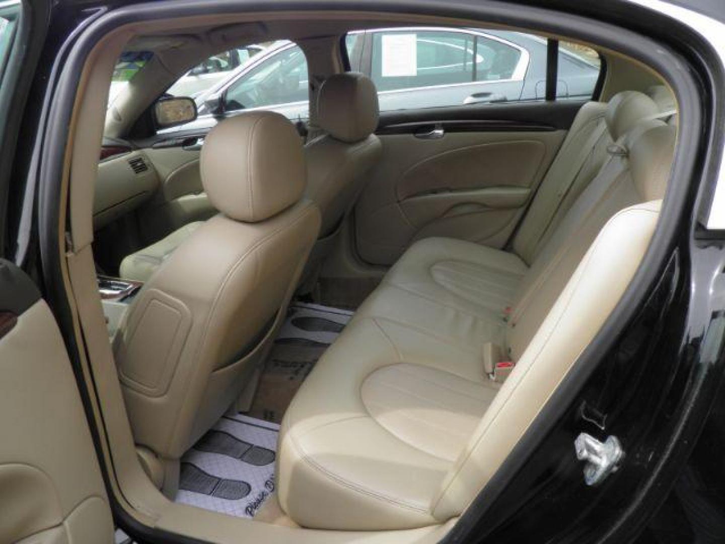 2008 BLACK Buick Lucerne CXL (1G4HD57228U) with an 3.8 V6 engine, AT transmission, located at 15520 McMullen Hwy SW, Belair, MD, 21502, (301) 729-3700, 39.581375, -78.846451 - Photo#3