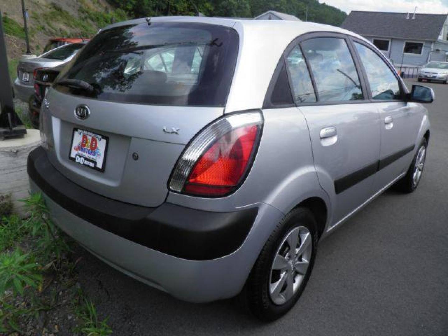 2008 Silver Kia Rio5 LX (KNADE163486) with an 1.6L I4 engine, AT transmission, located at 15520 McMullen Hwy SW, Belair, MD, 21502, (301) 729-3700, 39.581375, -78.846451 - Photo#5