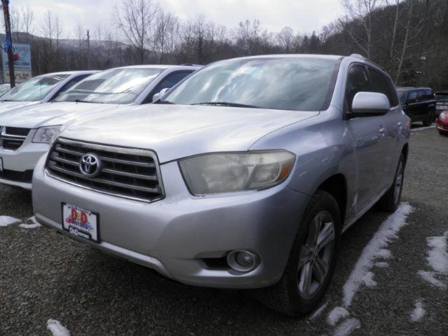 2008 SILVER Toyota Highlander Sport 4WD (JTEES43AX82) with an 3.5L V6 engine, AT transmission, located at 19521 New George's Creek Rd SW, Barton, MD, 21521, (301) 463-2404, 39.524323, -79.017906 - Photo#0