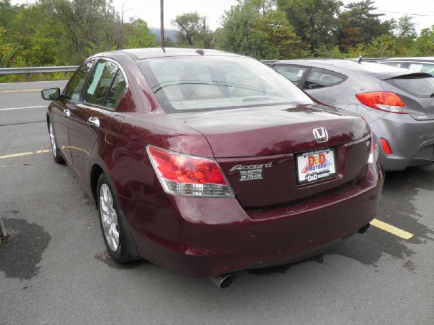 2009 Maroon Honda Accord EX-L (1HGCP36809A) with an 3.5L V6 engine, AT transmission, located at 15520 McMullen Hwy SW, Belair, MD, 21502, (301) 729-3700, 39.581375, -78.846451 - Photo#4