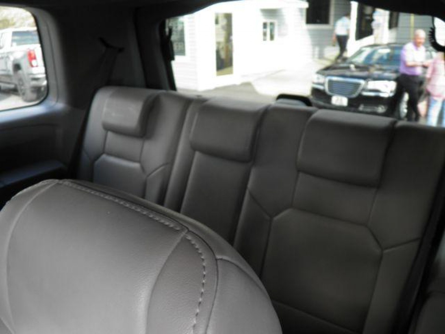 2009 Silver Honda Pilot EX-L 4WD (5FNYF48589B) with an 3.5L V6 engine, AT transmission, located at 15520 McMullen Hwy SW, Belair, MD, 21502, (301) 729-3700, 39.581375, -78.846451 - Photo#4