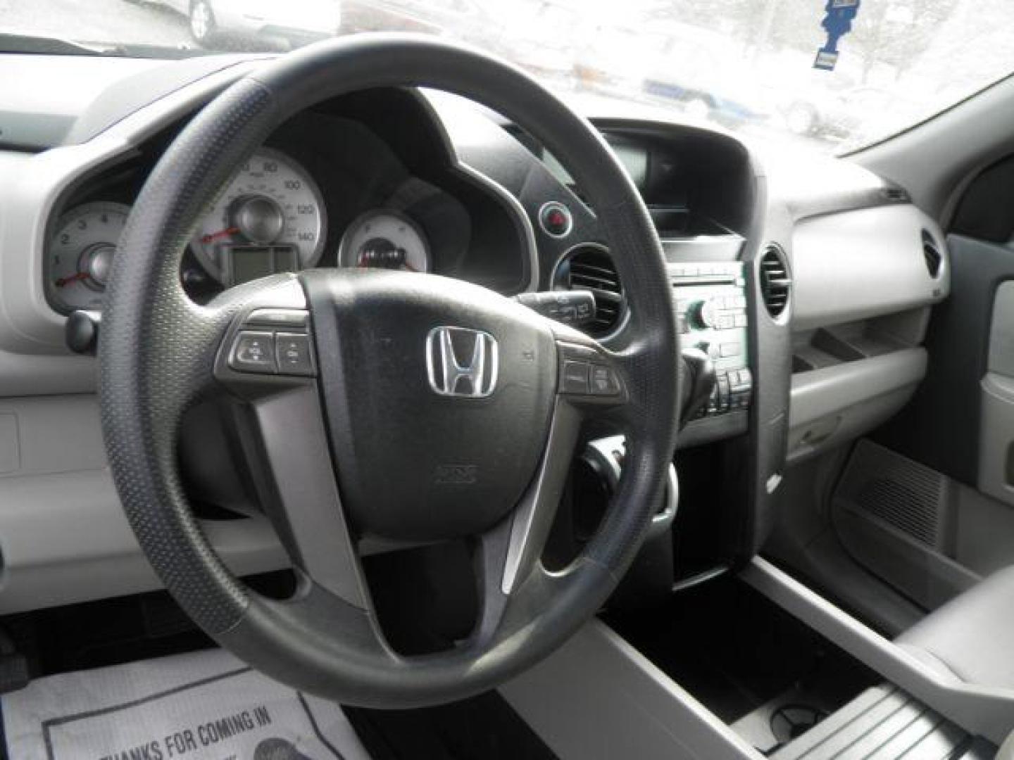 2009 SILVER Honda Pilot EX (5FNYF48449B) with an 3.5L V6 engine, AT transmission, located at 19521 New George's Creek Rd SW, Barton, MD, 21521, (301) 463-2404, 39.524323, -79.017906 - Photo#2