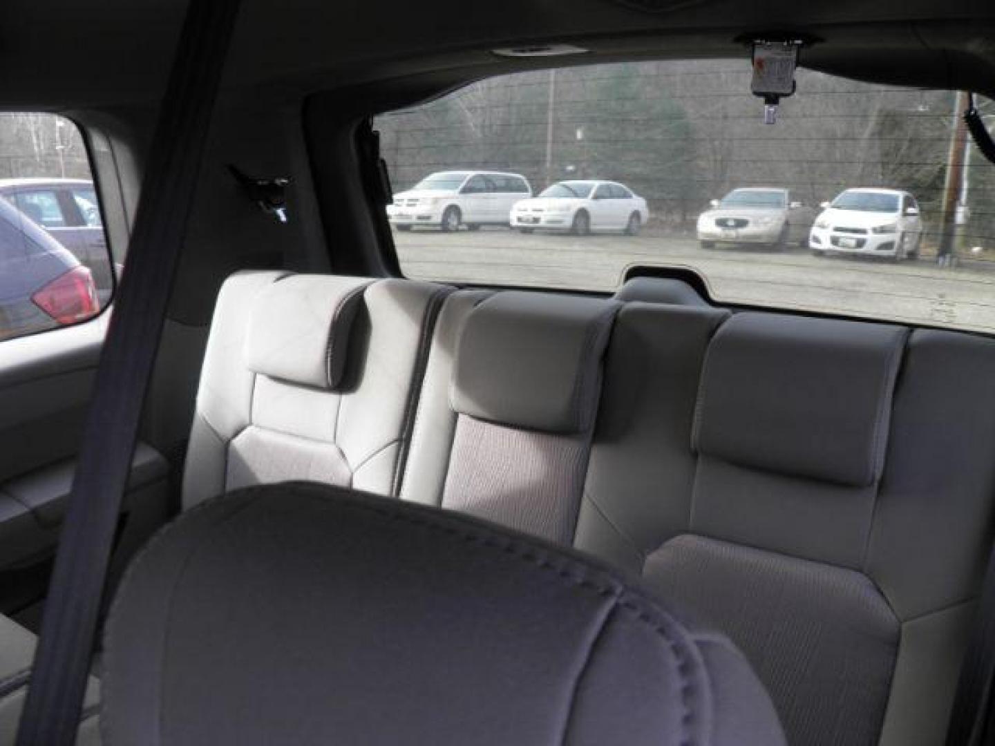 2009 SILVER Honda Pilot EX (5FNYF48449B) with an 3.5L V6 engine, AT transmission, located at 19521 New George's Creek Rd SW, Barton, MD, 21521, (301) 463-2404, 39.524323, -79.017906 - Photo#4