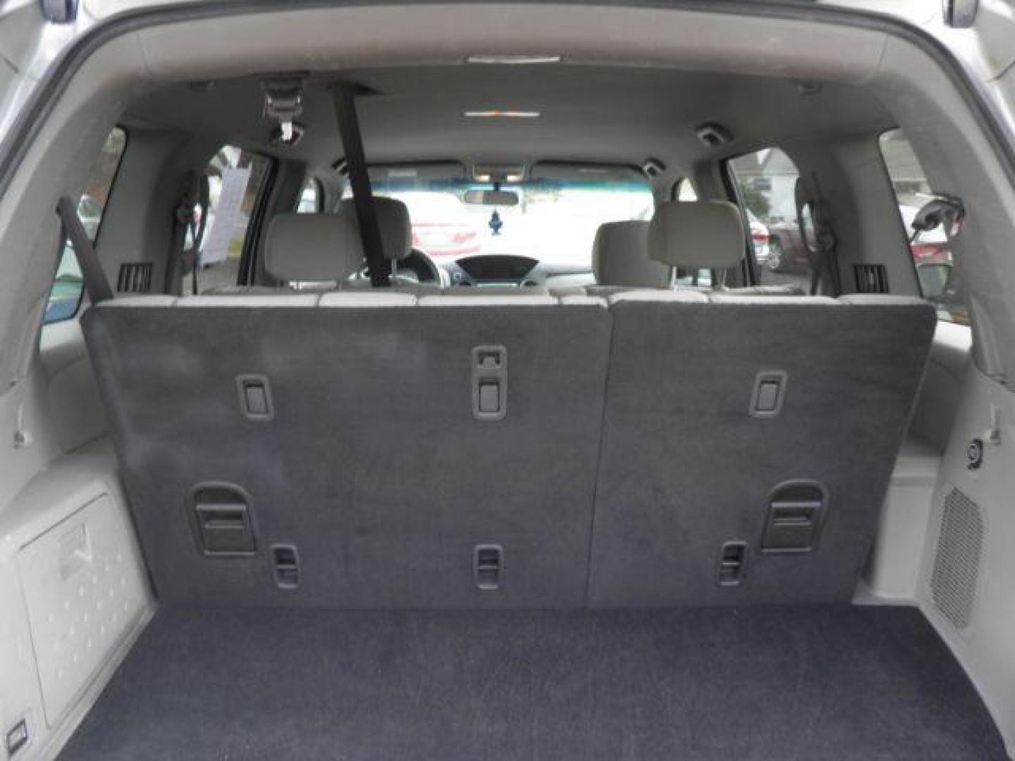 2009 SILVER Honda Pilot EX (5FNYF48449B) with an 3.5L V6 engine, AT transmission, located at 19521 New George's Creek Rd SW, Barton, MD, 21521, (301) 463-2404, 39.524323, -79.017906 - Photo#5