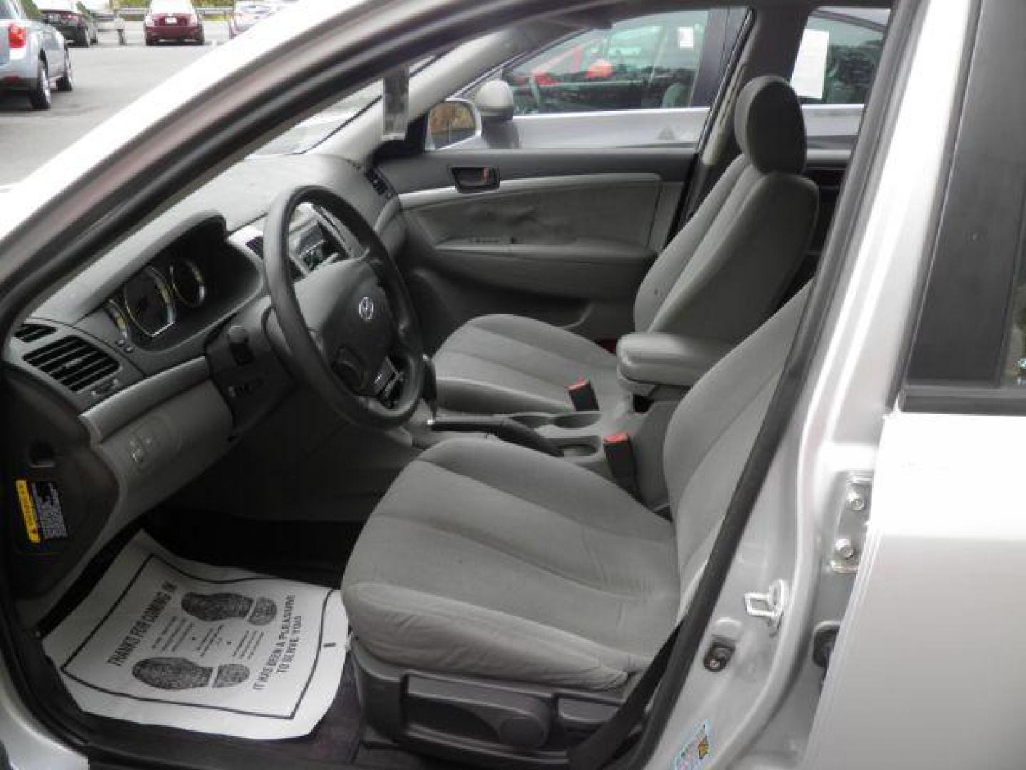 2009 Silver Hyundai Sonata GLS (5NPET46C69H) with an 2.4L I4 engine, AT transmission, located at 15520 McMullen Hwy SW, Belair, MD, 21502, (301) 729-3700, 39.581375, -78.846451 - Photo#1