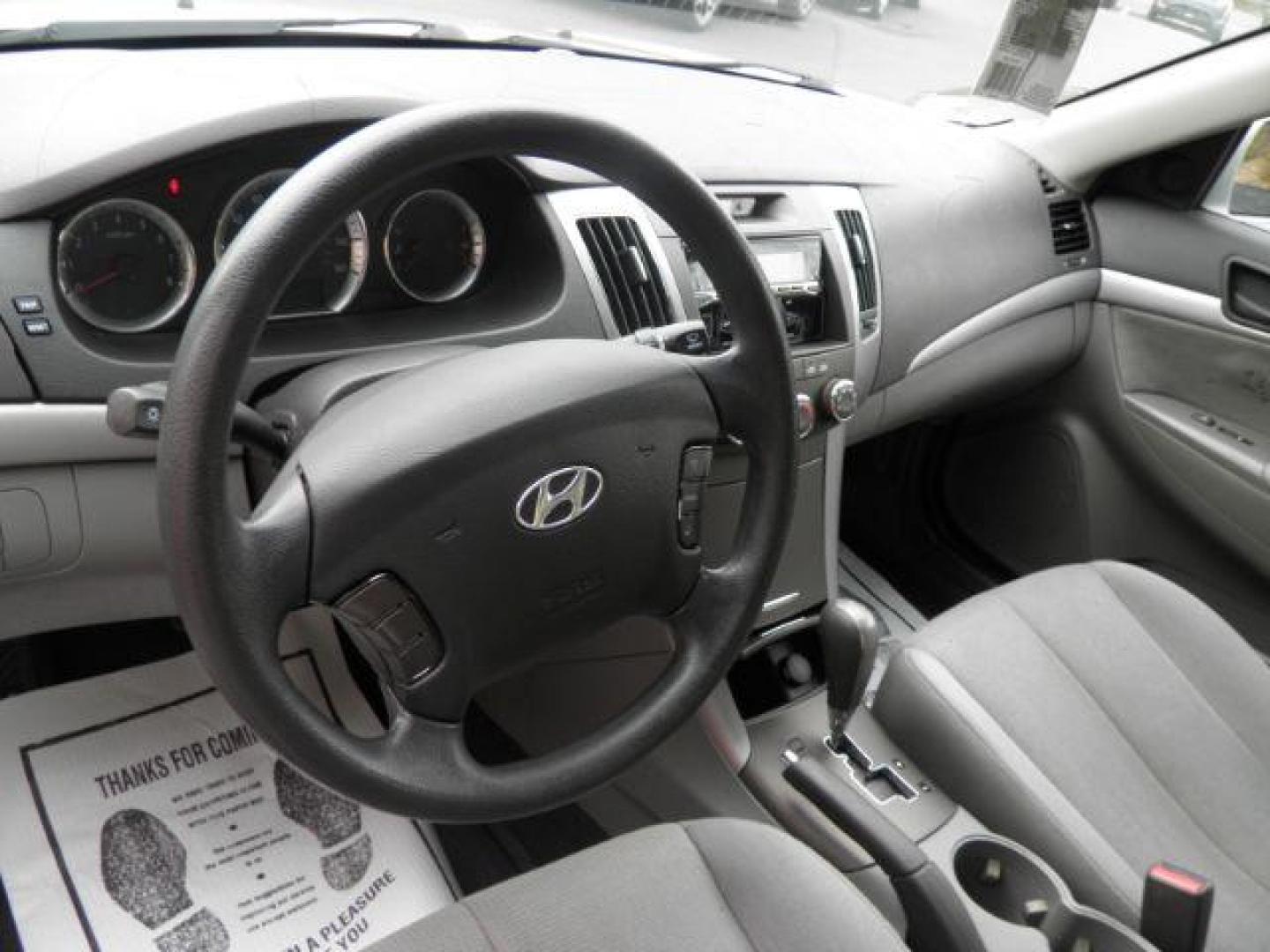 2009 Silver Hyundai Sonata GLS (5NPET46C69H) with an 2.4L I4 engine, AT transmission, located at 15520 McMullen Hwy SW, Belair, MD, 21502, (301) 729-3700, 39.581375, -78.846451 - Photo#2