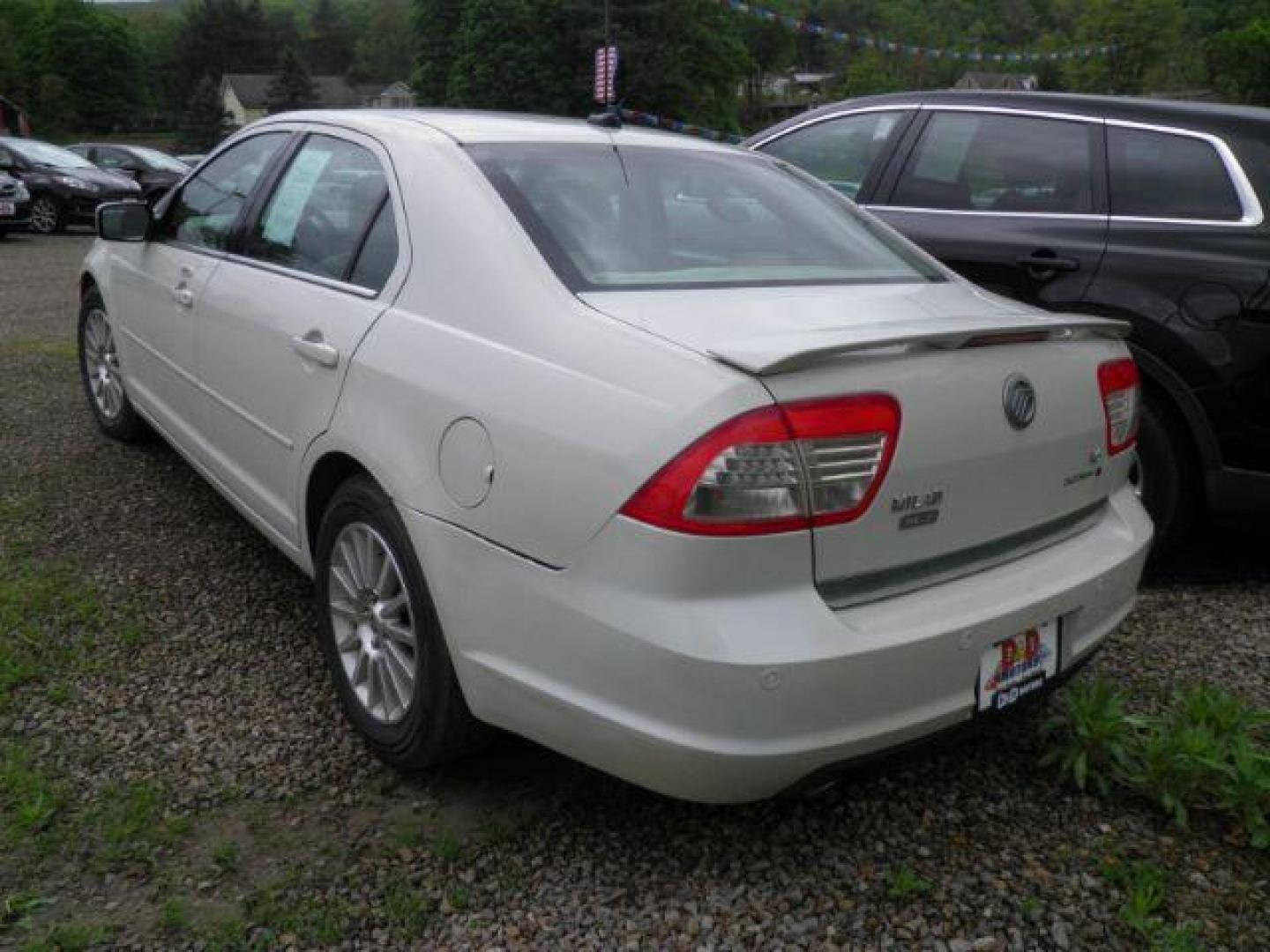 2009 White Mercury Milan V6 Premier (3MEHM08169R) with an 3.0L V6 engine, AT transmission, located at 19521 New George's Creek Rd SW, Barton, MD, 21521, (301) 463-2404, 39.524323, -79.017906 - Photo#4