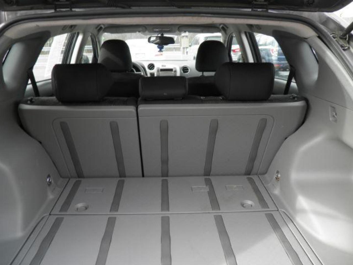 2009 Gray Pontiac Vibe 2.4L (5Y2SP67099Z) with an 2.4L I4 engine, AT transmission, located at 19521 New George's Creek Rd SW, Barton, MD, 21521, (301) 463-2404, 39.524323, -79.017906 - Photo#4