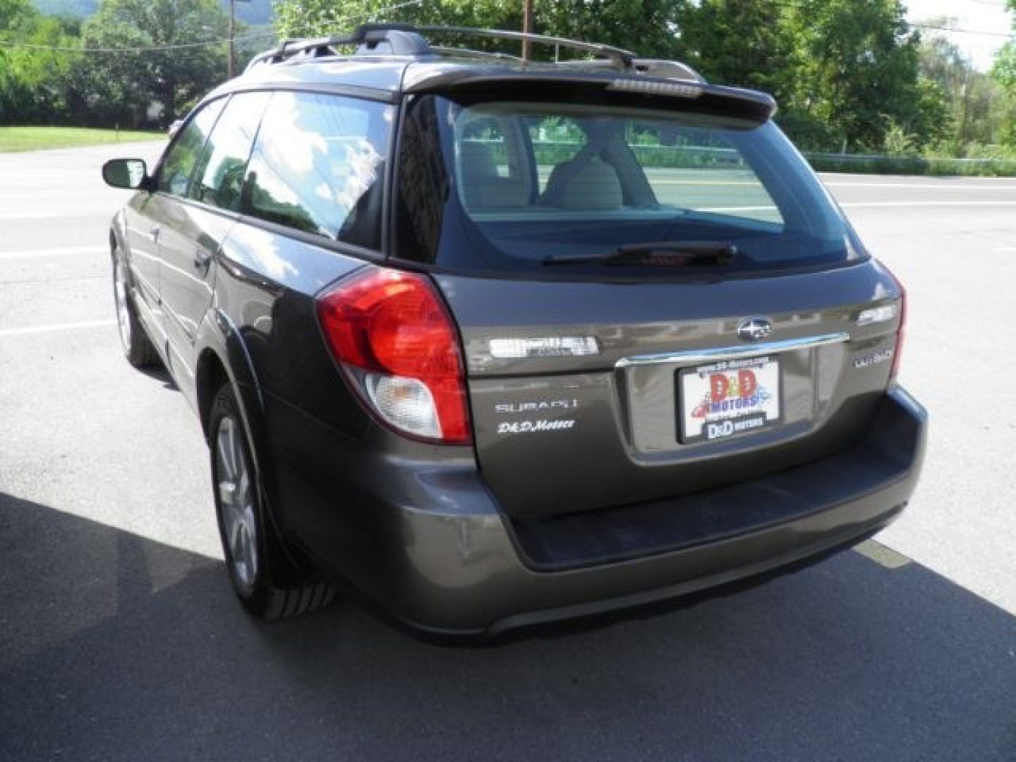 2009 BROWN Subaru Outback 2.5i (4S4BP61C897) with an 2.5 L4 engine, CVT transmission, located at 15520 McMullen Hwy SW, Belair, MD, 21502, (301) 729-3700, 39.581375, -78.846451- Photo#5
