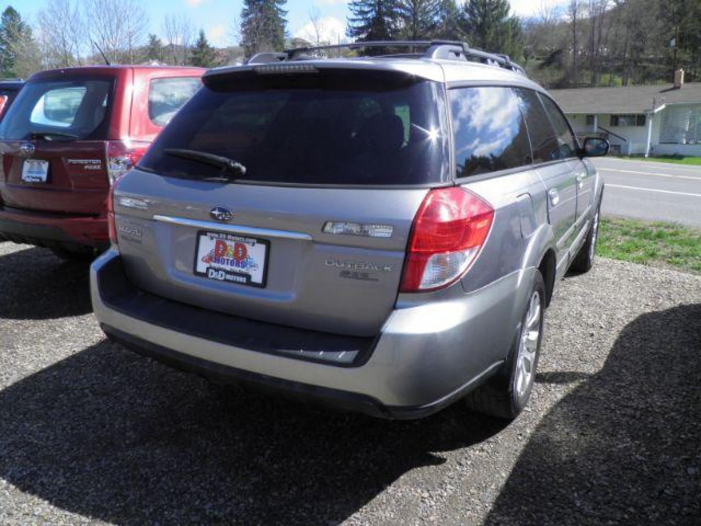2009 GRAY Subaru Outback 2.5i Limited (4S4BP66C797) with an 2.5 L4 engine, AT transmission, located at 15520 McMullen Hwy SW, Belair, MD, 21502, (301) 729-3700, 39.581375, -78.846451 - Photo#5