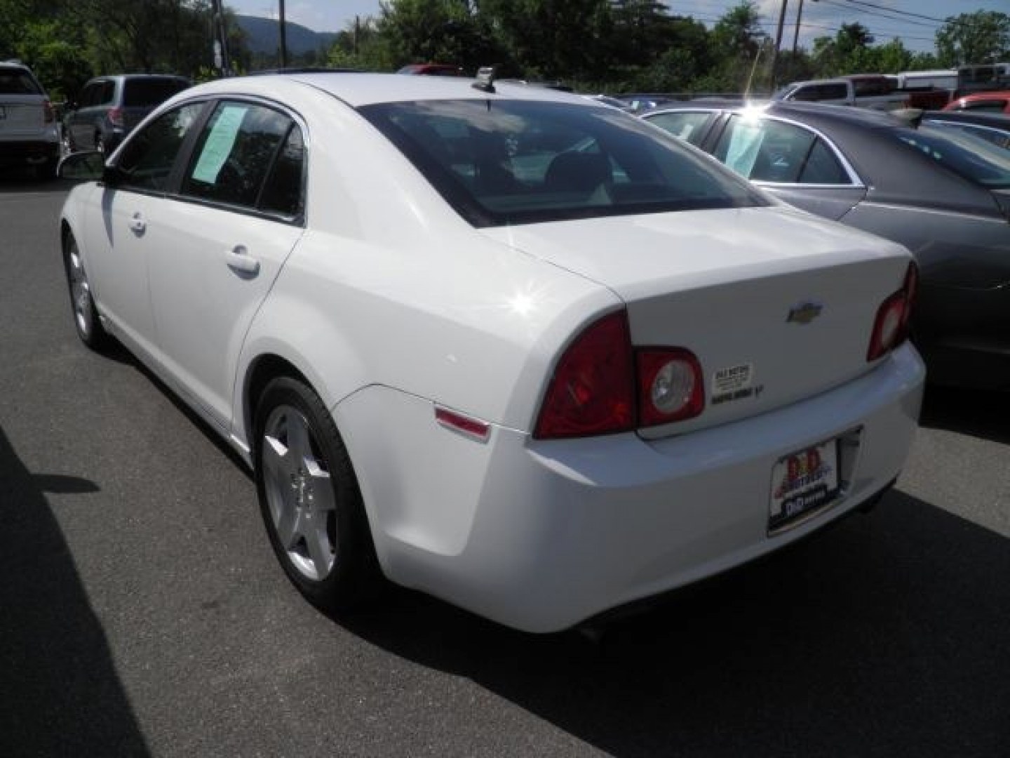 2010 WHITE Chevrolet Malibu LT (1G1ZD5E78A4) with an 2.4L L4 engine, AT transmission, located at 15520 McMullen Hwy SW, Belair, MD, 21502, (301) 729-3700, 39.581375, -78.846451- Photo#4