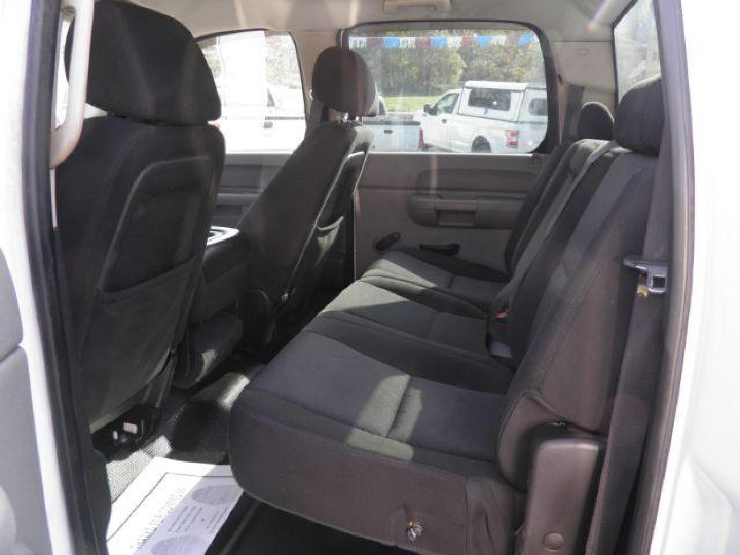 2010 WHITE Chevrolet Silverado 1500 Work Truck Crew Cab 2WD (3GCRCPE02AG) with an 5.3 V8 engine, AT transmission, located at 19521 New George's Creek Rd SW, Barton, MD, 21521, (301) 463-2404, 39.524323, -79.017906 - Photo#3