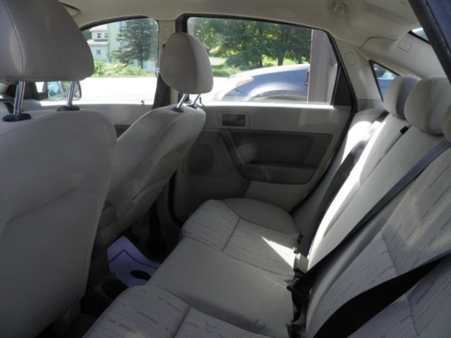 2010 GRAY Ford Focus SE (1FAHP3FN2AW) with an 2.4L L4 engine, located at 19521 New George's Creek Rd SW, Barton, MD, 21521, (301) 463-2404, 39.524323, -79.017906- Photo#3