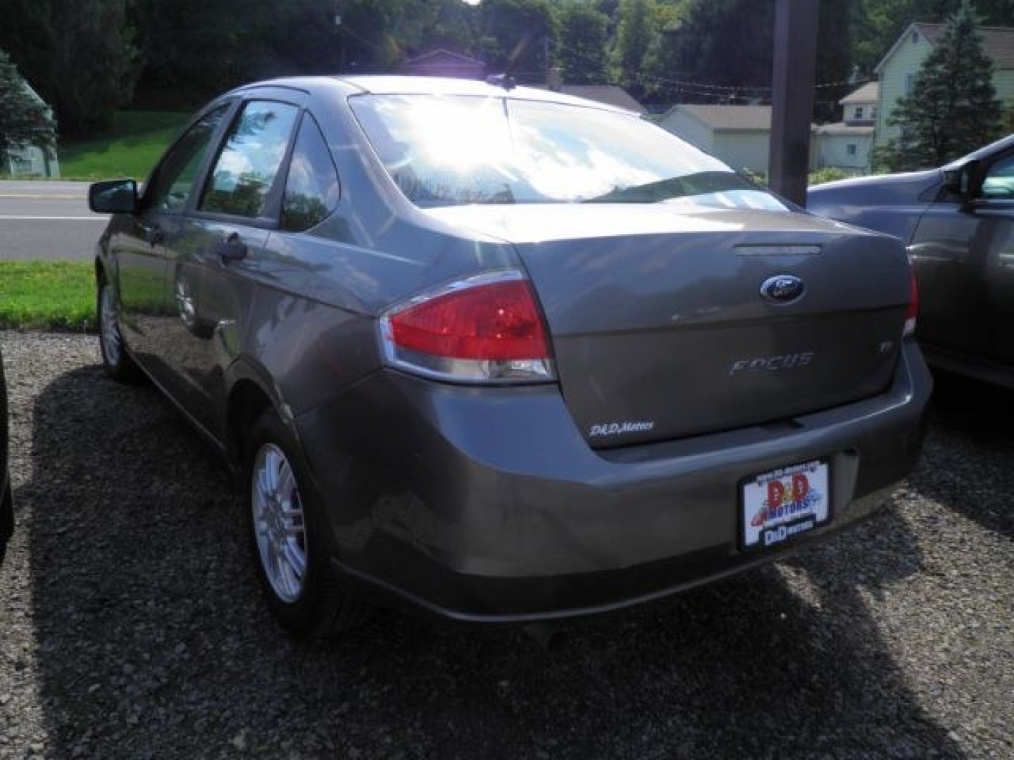 2010 GRAY Ford Focus SE (1FAHP3FN2AW) with an 2.4L L4 engine, located at 19521 New George's Creek Rd SW, Barton, MD, 21521, (301) 463-2404, 39.524323, -79.017906- Photo#4