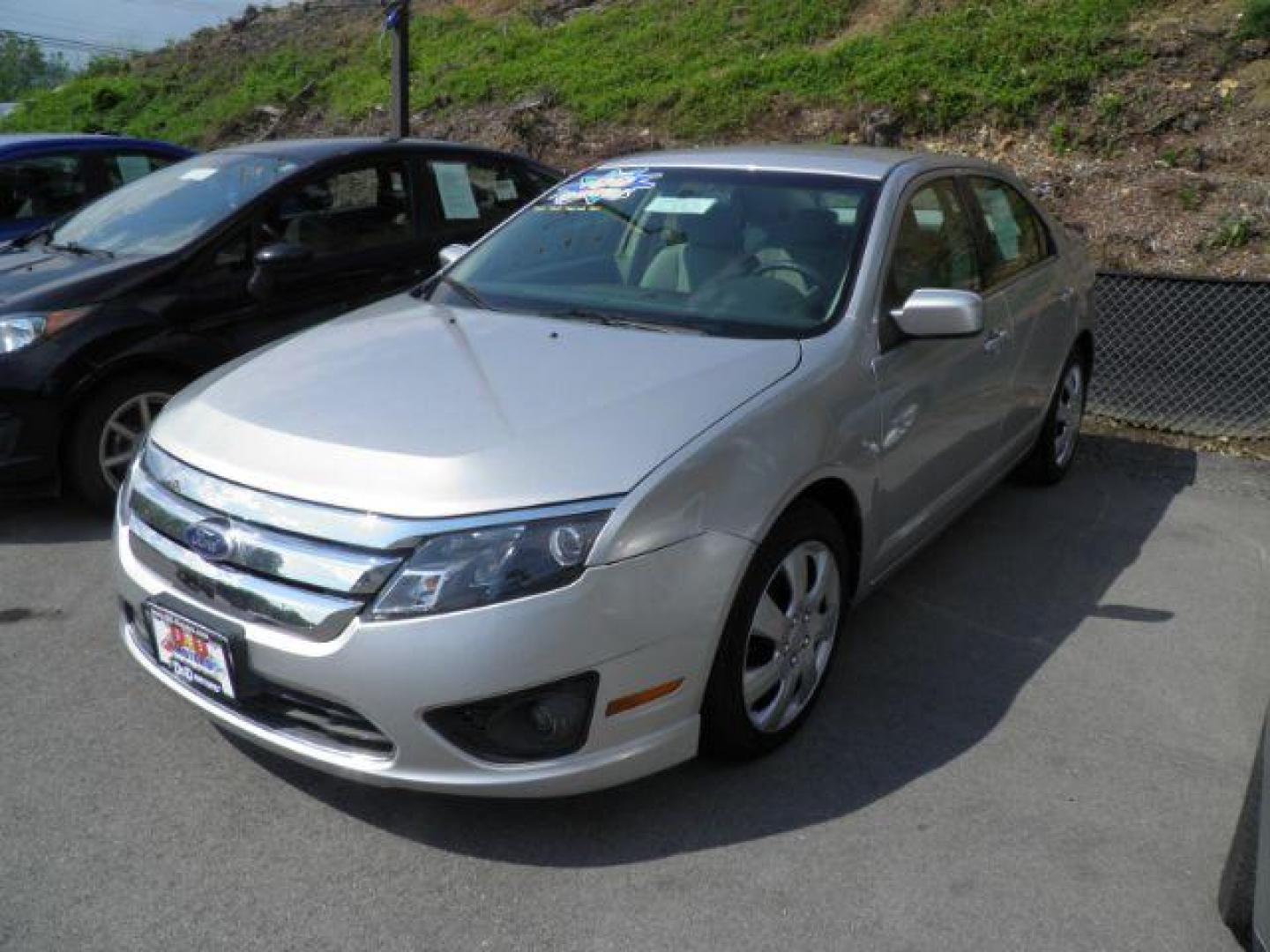 2010 Silver Ford Fusion SE (3FAHP0HA8AR) with an 3.6L V6 engine, AT transmission, located at 15520 McMullen Hwy SW, Belair, MD, 21502, (301) 729-3700, 39.581375, -78.846451 - Photo#0