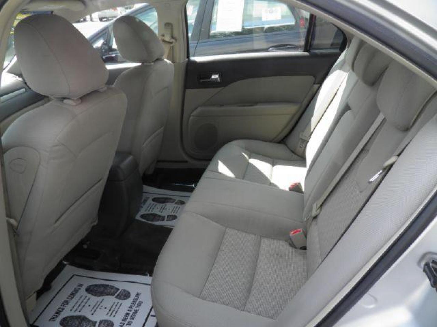 2010 Silver Ford Fusion SE (3FAHP0HA8AR) with an 3.6L V6 engine, AT transmission, located at 15520 McMullen Hwy SW, Belair, MD, 21502, (301) 729-3700, 39.581375, -78.846451 - Photo#3