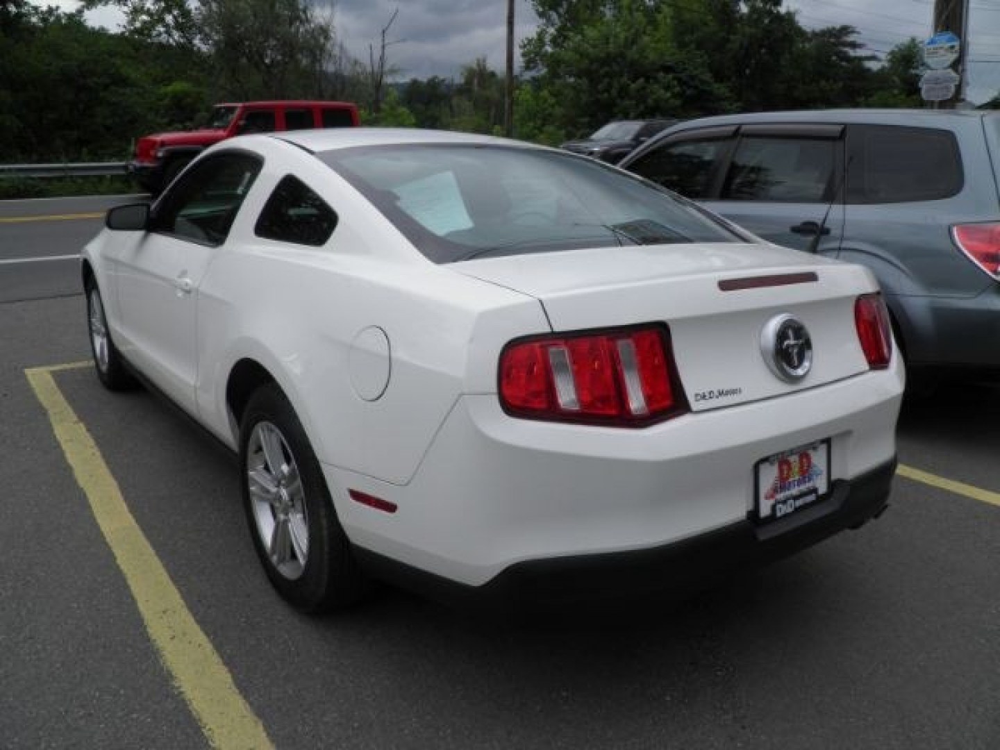 2010 WHITE Ford Mustang V6 Coupe (1ZVBP8AN2A5) with an 4.0l V6 engine, 5SP transmission, located at 15520 McMullen Hwy SW, Belair, MD, 21502, (301) 729-3700, 39.581375, -78.846451- Photo#4