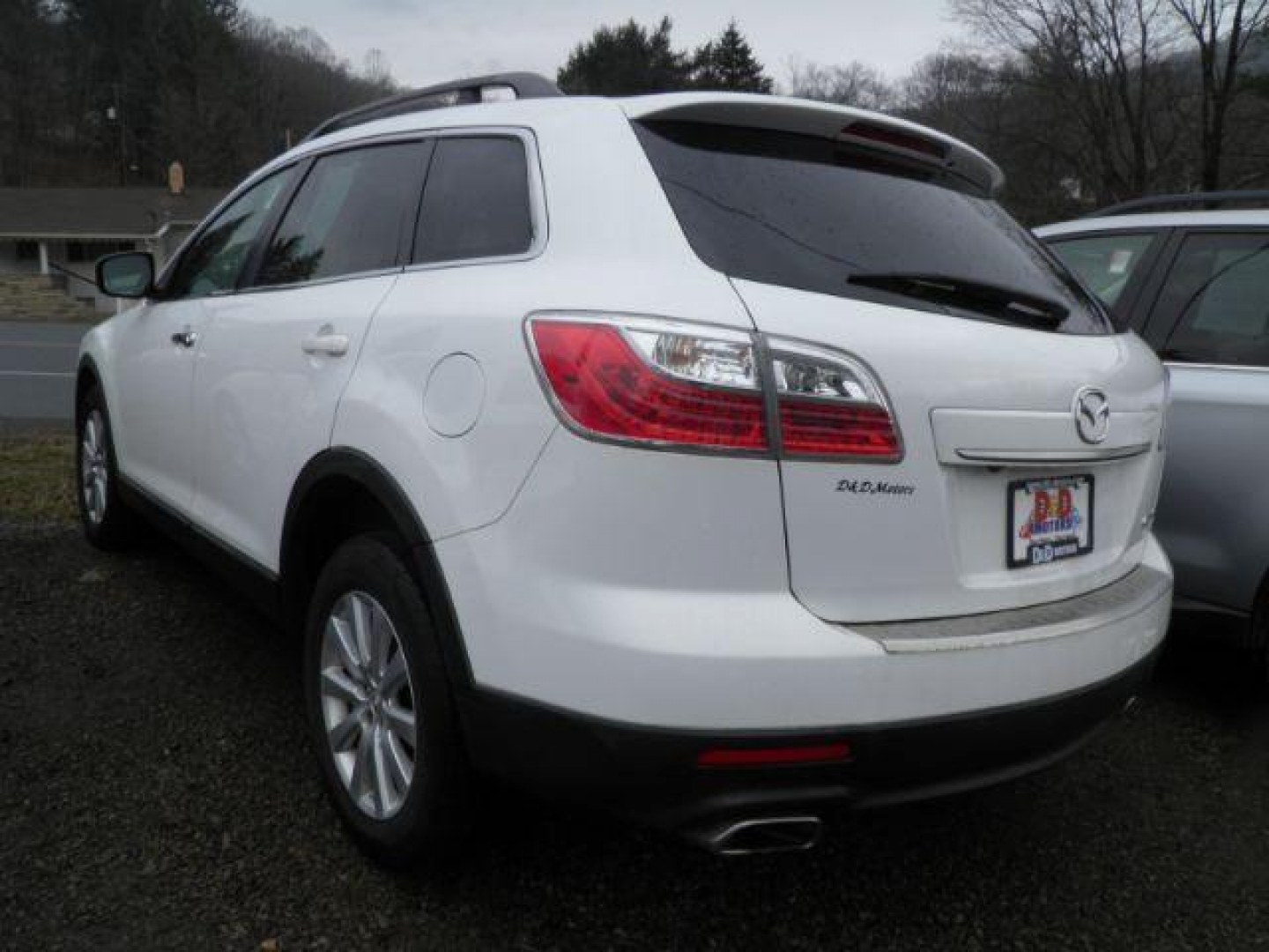 2010 WHITE Mazda CX-9 Touring (JM3TB3MV2A0) with an 3.7L V6 engine, AT transmission, located at 19521 New George's Creek Rd SW, Barton, MD, 21521, (301) 463-2404, 39.524323, -79.017906 - Photo#5