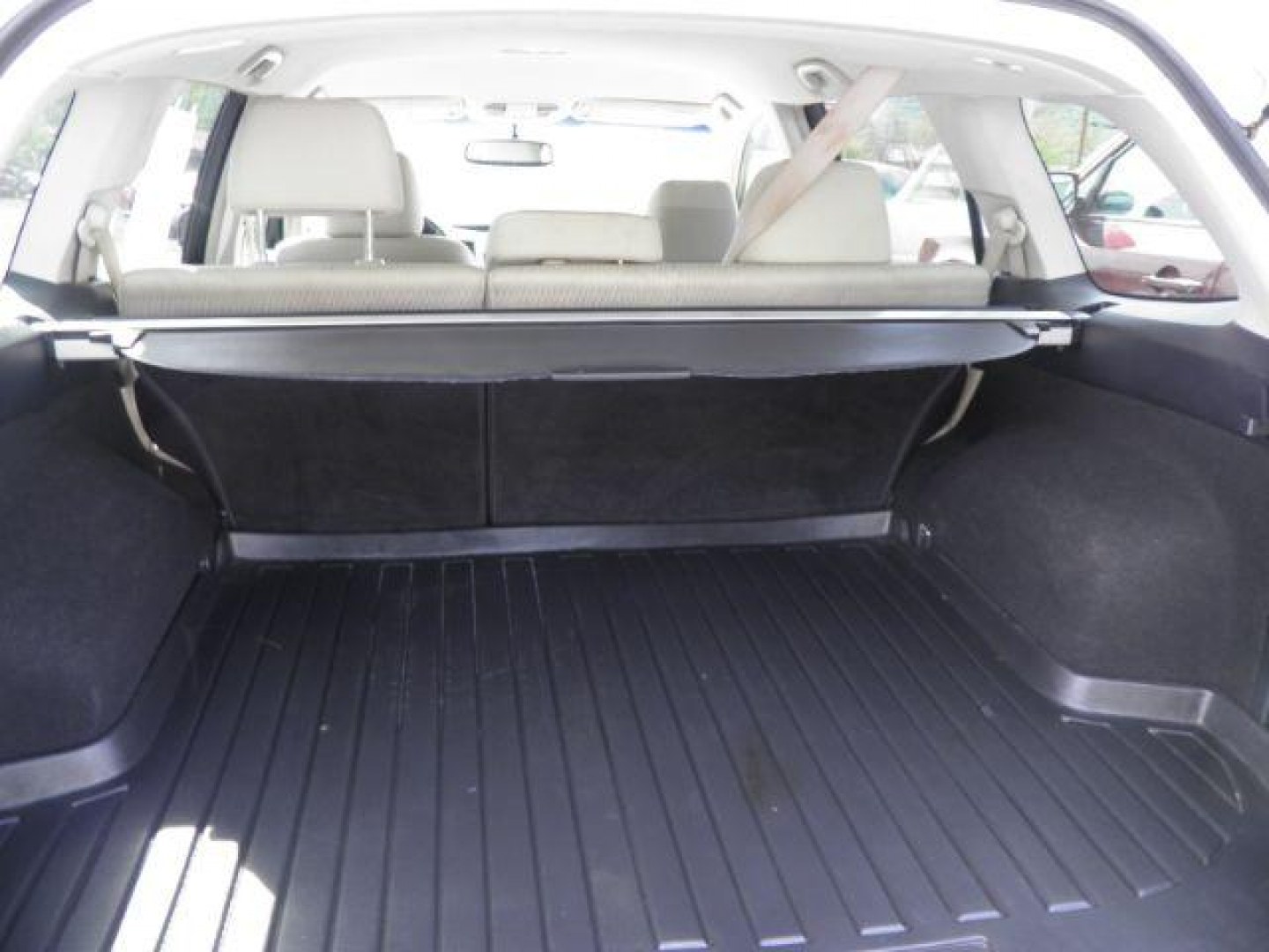 2010 WHITE Subaru Outback 2.5i Premium (4S4BRCBC0A3) with an 2.5 L4 engine, AT transmission, located at 15520 McMullen Hwy SW, Belair, MD, 21502, (301) 729-3700, 39.581375, -78.846451 - Photo#4