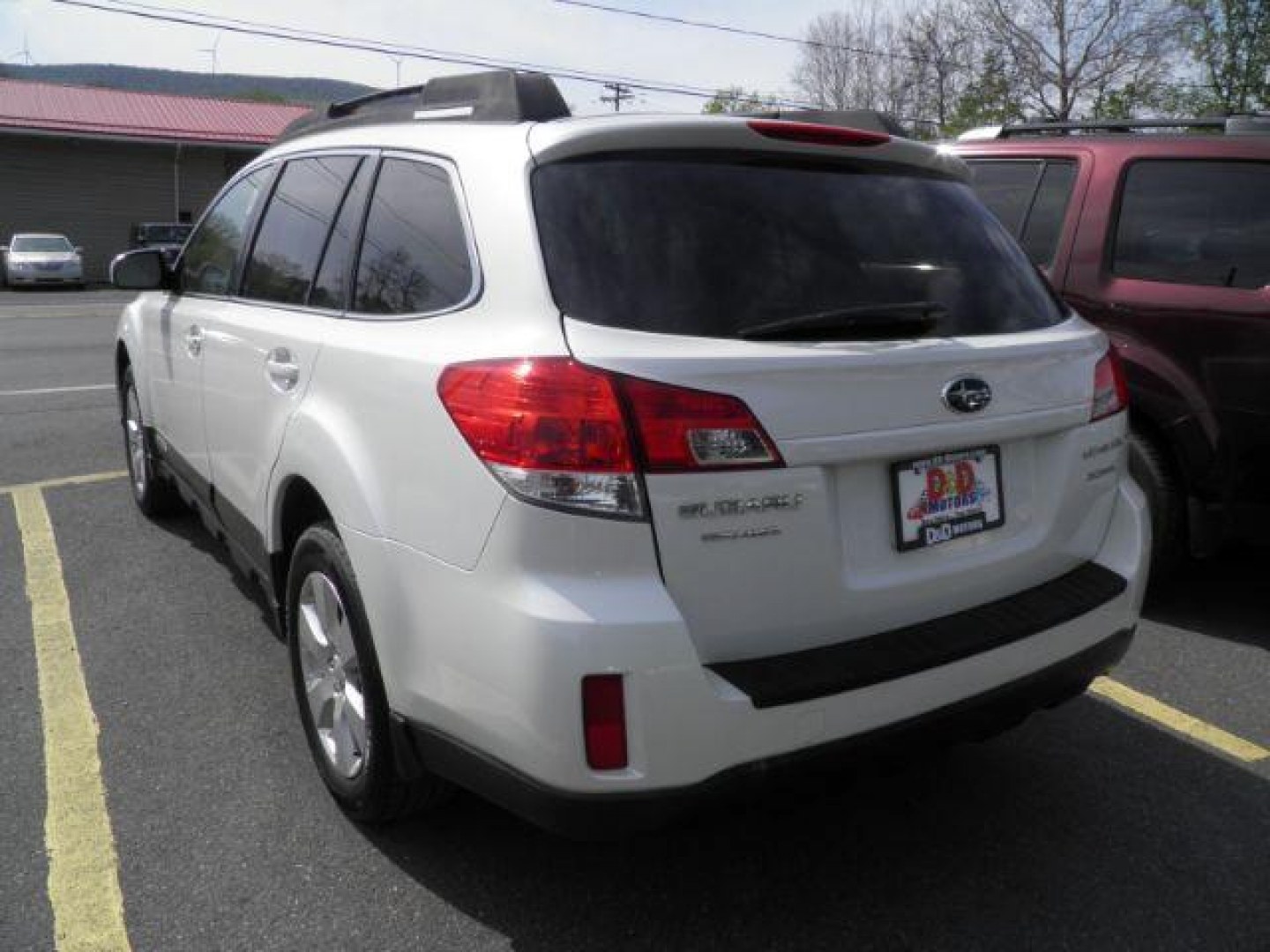 2010 WHITE Subaru Outback 2.5i Premium (4S4BRCBC0A3) with an 2.5 L4 engine, AT transmission, located at 15520 McMullen Hwy SW, Belair, MD, 21502, (301) 729-3700, 39.581375, -78.846451 - Photo#5