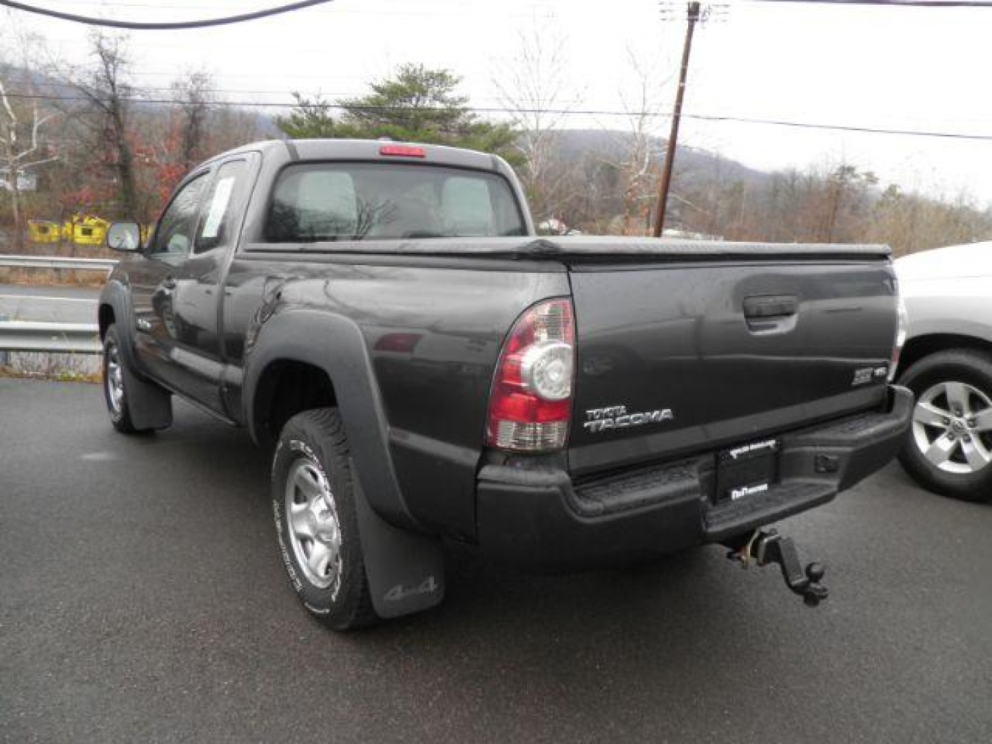 2010 Gray Toyota Tacoma Base V6 (5TEUU4EN5AZ) with an 4.0L V6 engine, AT transmission, located at 19521 New George's Creek Rd SW, Barton, MD, 21521, (301) 463-2404, 39.524323, -79.017906 - Photo#3