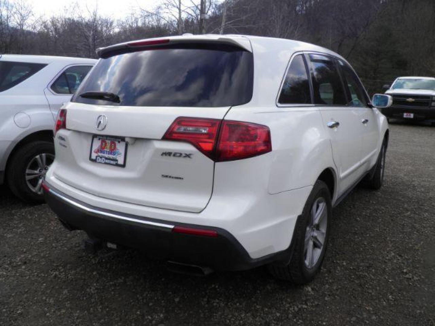 2011 WHITE Acura MDX MDX (2HNYD2H2XBH) with an 3.6L V6 engine, AT transmission, located at 19521 New George's Creek Rd SW, Barton, MD, 21521, (301) 463-2404, 39.524323, -79.017906 - Photo#6