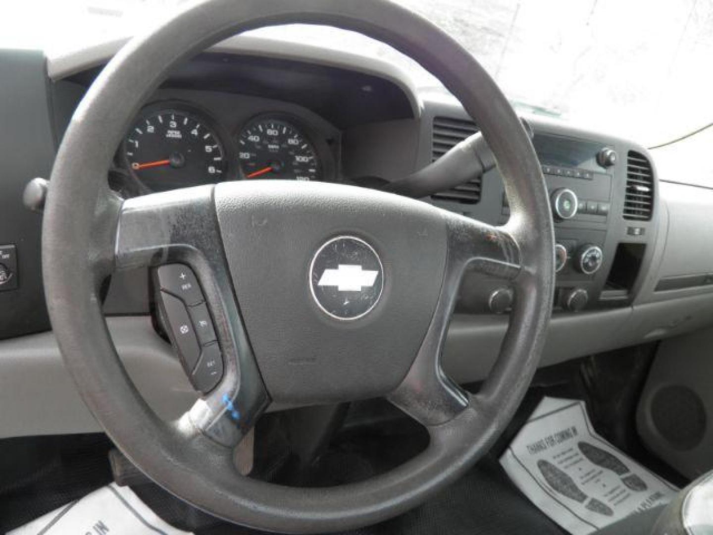 2011 WHITE Chevrolet Silverado 1500 Work Truck 2WD (1GCNCPEX6BZ) with an 4.3 V6 engine, AT transmission, located at 19521 New George's Creek Rd SW, Barton, MD, 21521, (301) 463-2404, 39.524323, -79.017906 - Photo#2