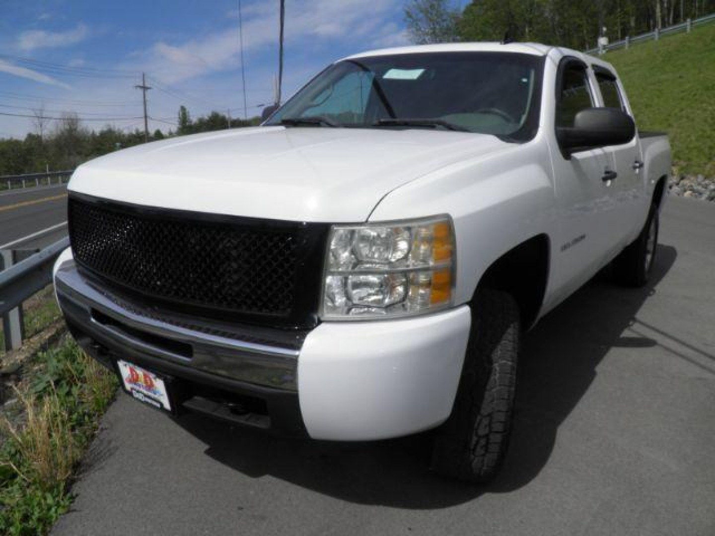 2011 WHITE Chevrolet Silverado 1500 LS Crew Cab Short Bo (3GCPKREA6BG) with an 4.8L V8 engine, AT transmission, located at 15520 McMullen Hwy SW, Belair, MD, 21502, (301) 729-3700, 39.581375, -78.846451 - Photo#0