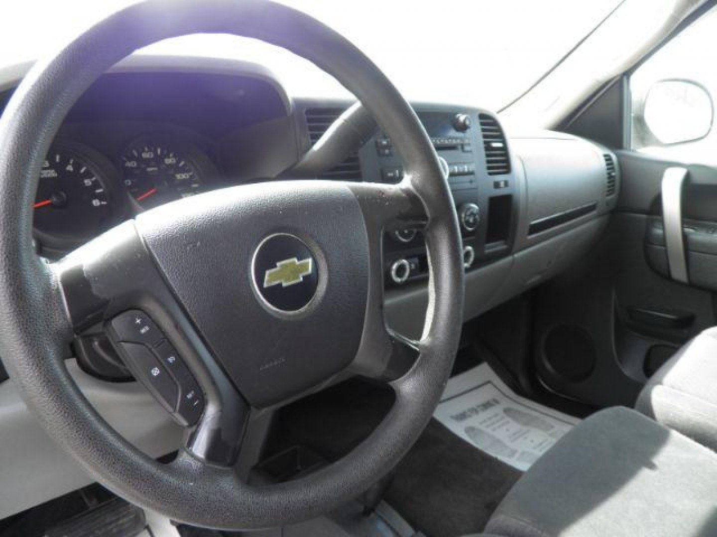 2011 WHITE Chevrolet Silverado 1500 LS Crew Cab Short Bo (3GCPKREA6BG) with an 4.8L V8 engine, AT transmission, located at 15520 McMullen Hwy SW, Belair, MD, 21502, (301) 729-3700, 39.581375, -78.846451 - Photo#2